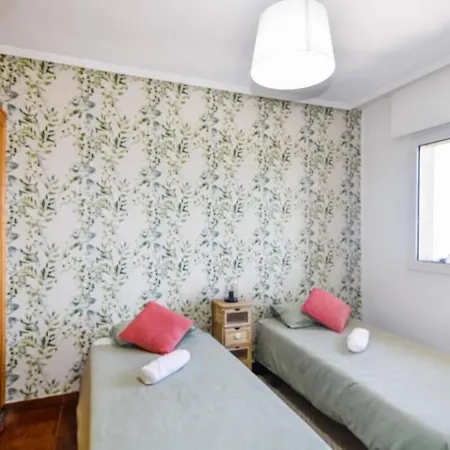 Apartamento ¡nuevo! Casa Reformada Con Parcela En Santander