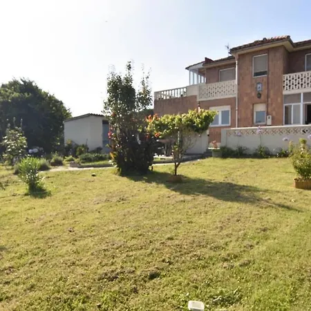 Apartamento ¡nuevo! Casa Reformada Con Parcela En Santander